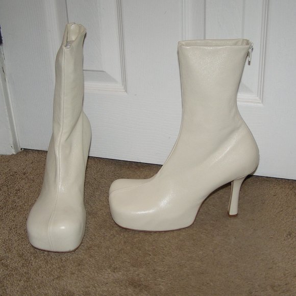 BRAND NEW! size 39/9 Bottega Veneta Ivory Leather Platform Booties - Picture 3 of 15